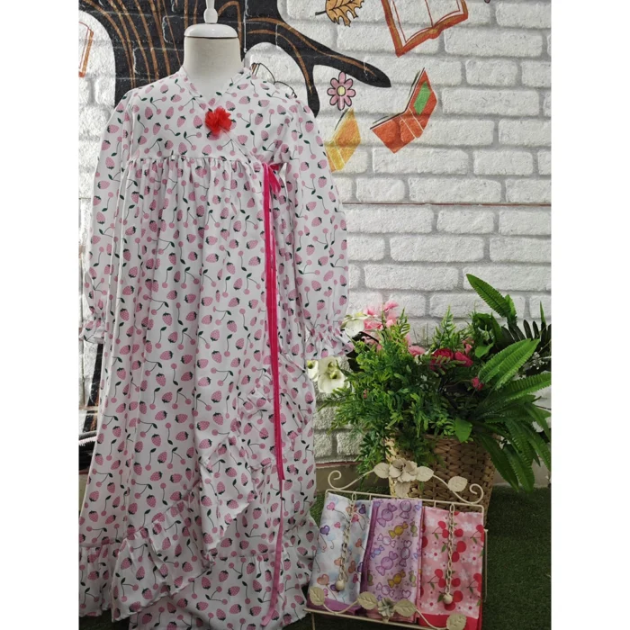 Pembe Çilekli Namaz Elbisesi - Görsel 3