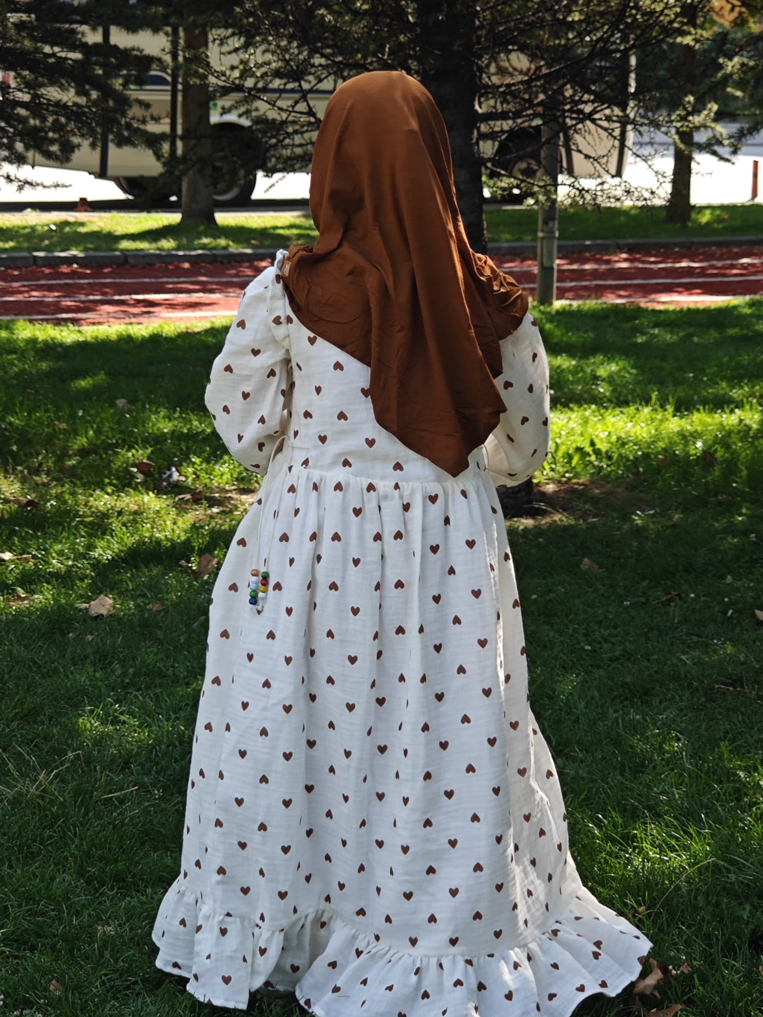 139f8713-d512-4676-91e2-2922d4a65ab1 KARAMEL KALPLİ MÜSLİN ELBİSE - Görsel 1