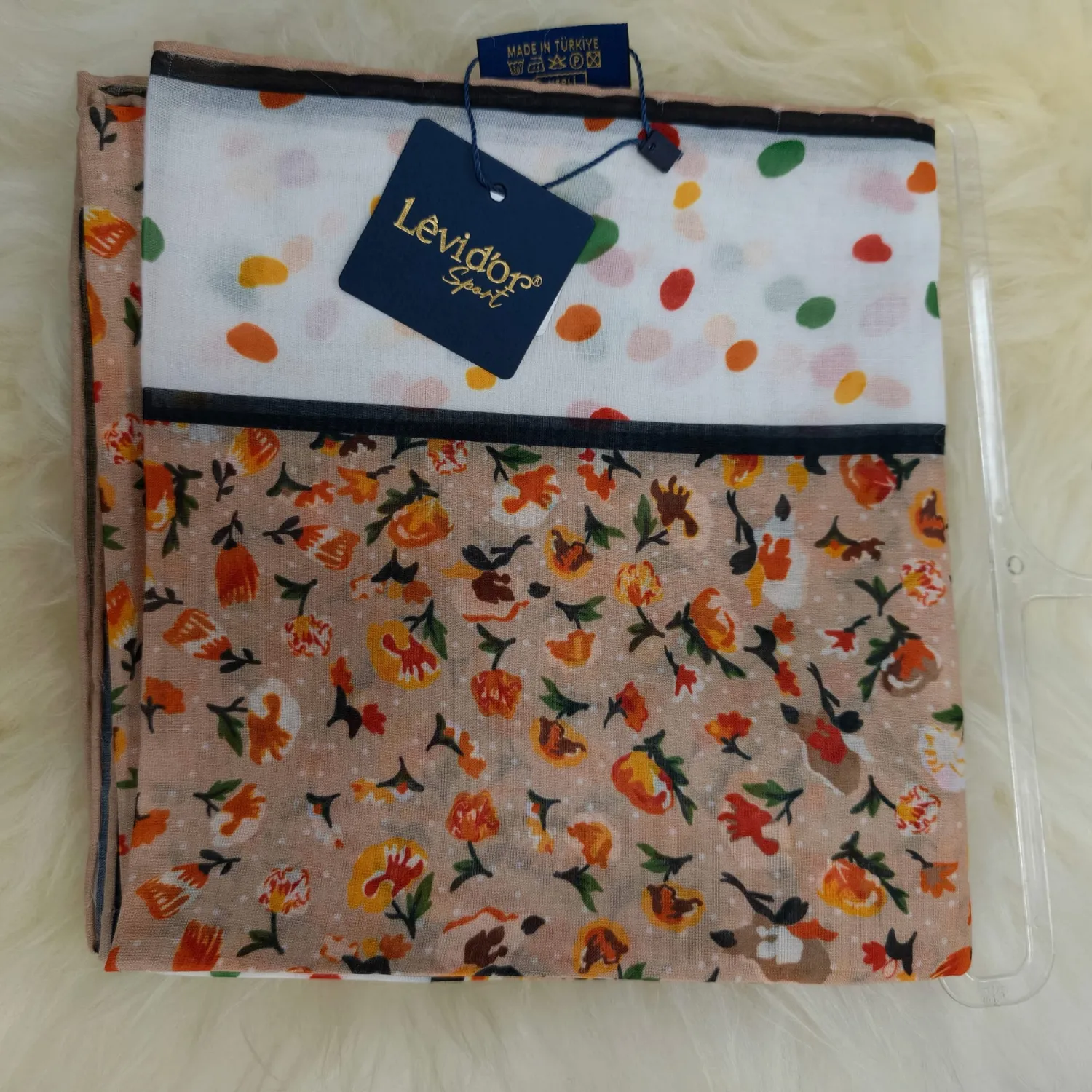 Levidor Beyaz Bej Puantiye Çiçek 90x90 Kare Eşarp (2) Levidor Beyaz Bej Puantiye Çiçek 90x90 Kare Eşarp (2) - Görsel 1