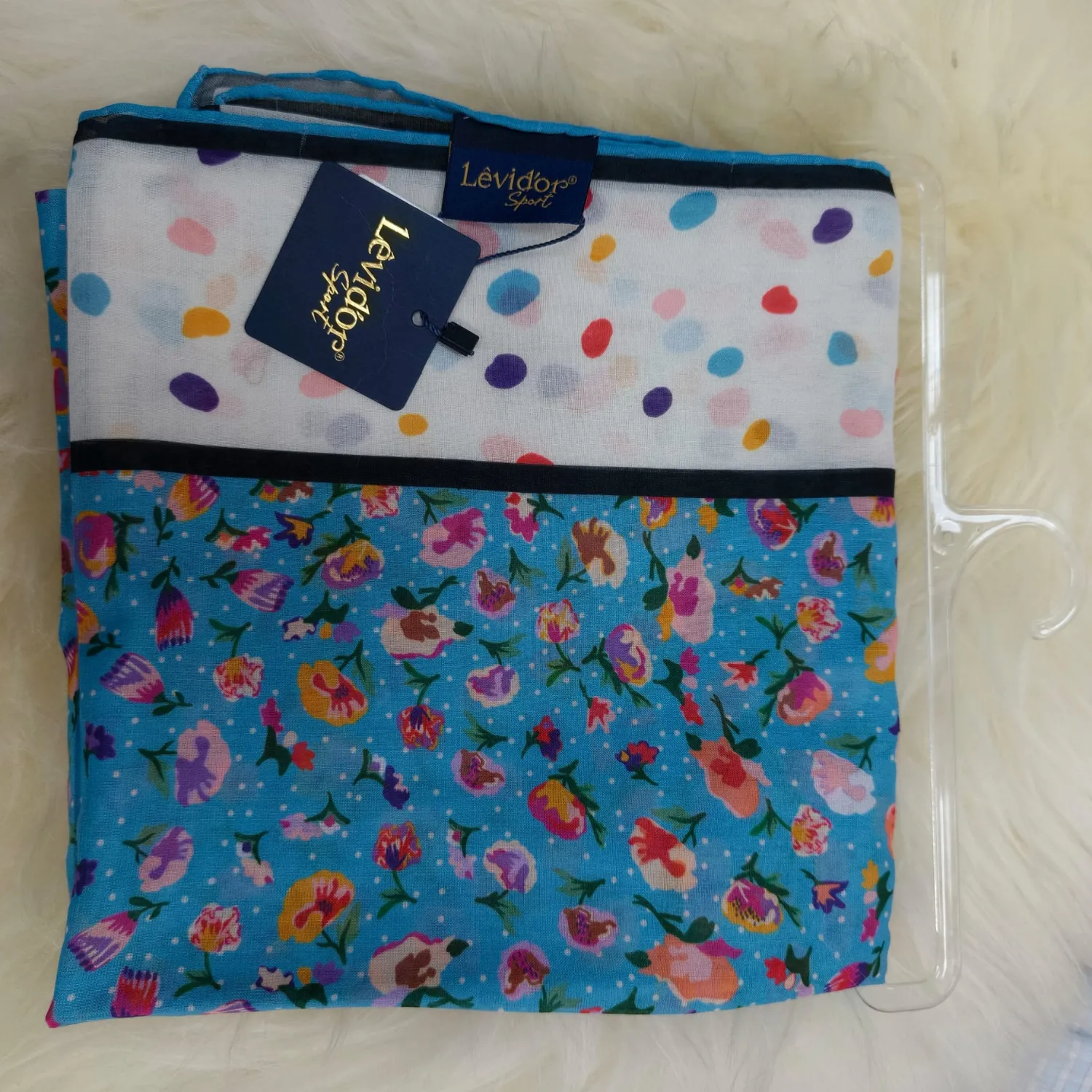 Levidor Beyaz Turkuaz Puantiye Çiçek 90x90 Kare Eşarp Levidor Beyaz Turkuaz Puantiye Çiçek 90x90 Kare Eşarp - Görsel 1