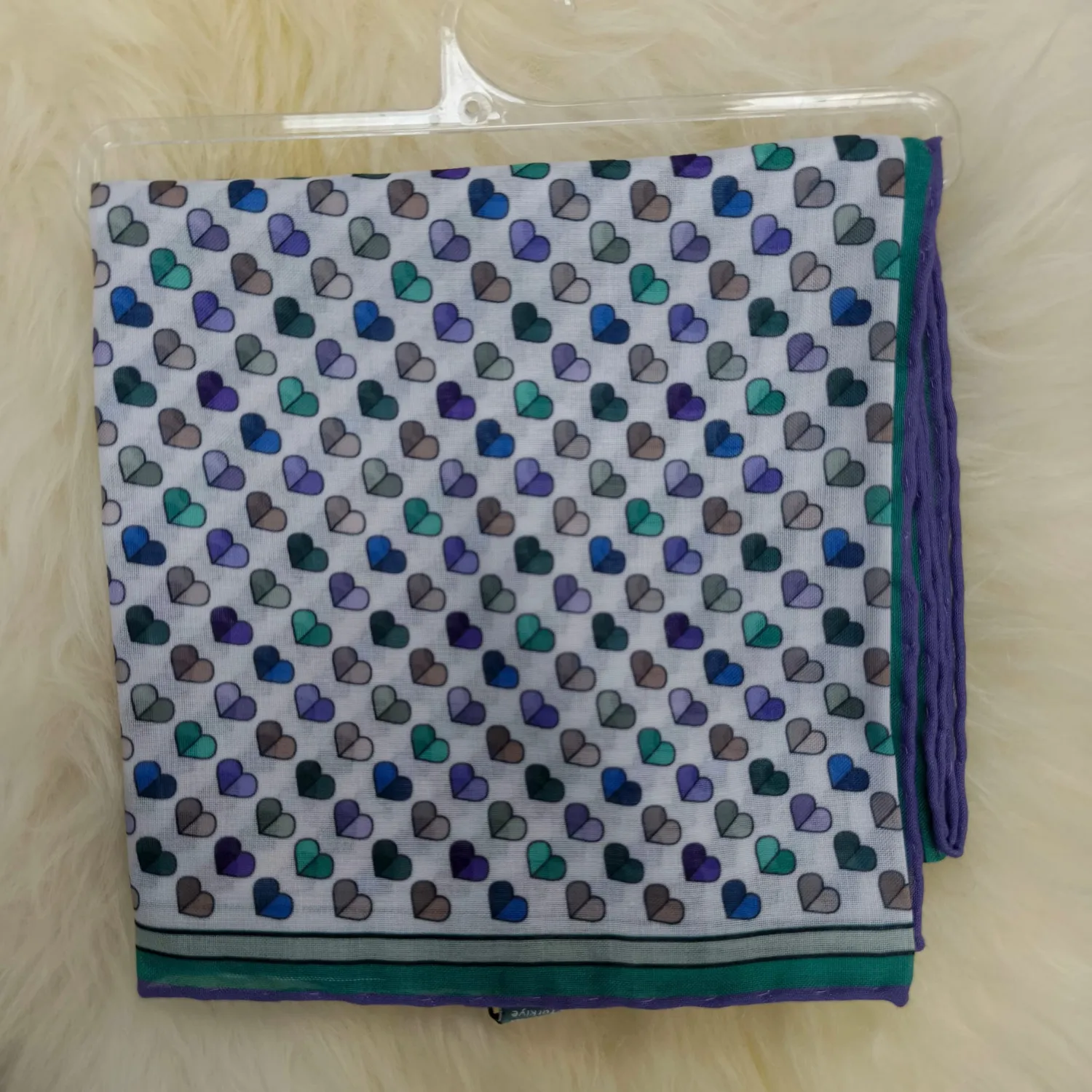 Mor ve Yeşil Kalp Desenli Minimal Kare Kadın Eşarp Mor ve Yeşil Kalp Desenli Minimal Kare Kadın Eşarp - Görsel 1