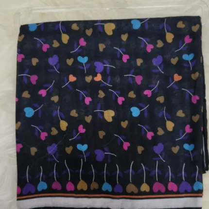 Siyah Zemin Üzerine Renkli Kalp ve Dal Desenli Minimal Kare Kadın Eşarp