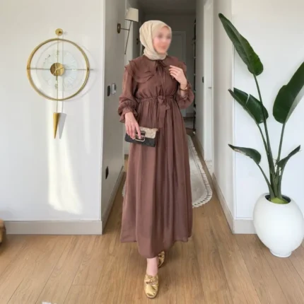 Beli Kuşaklı Fırfırlı Uzun Tesettür Elbise