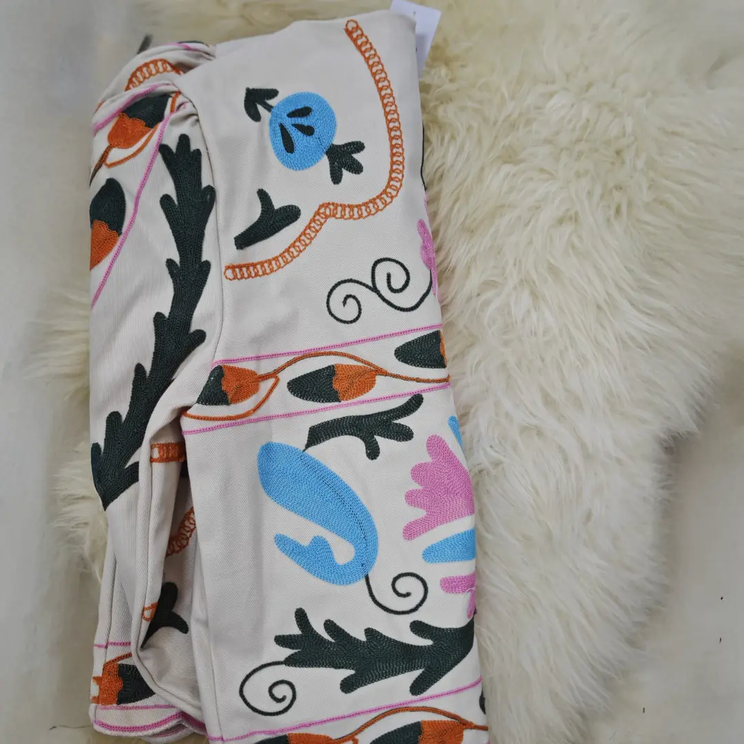 nakisli-kalin-pamuklu-astarli-dugmeli-ceket-1 Nakışlı Kalın Pamuklu Astarlı Düğmeli Ceket - Görsel 1