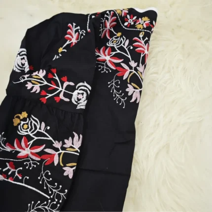 Yazlık Nakışlı Siyah Kadın Ceket